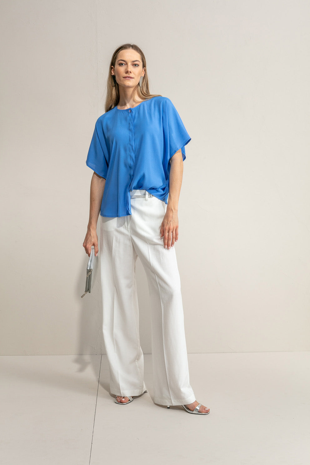 Pantaloni ampi con piega davanti