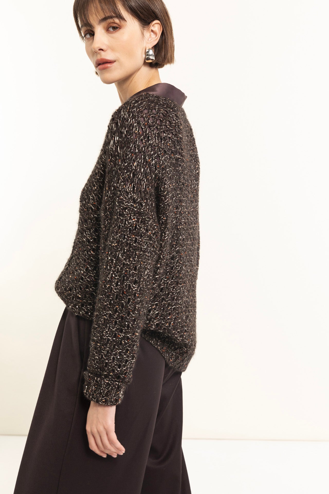 Dark brown sweater with maxi net stitch and cable