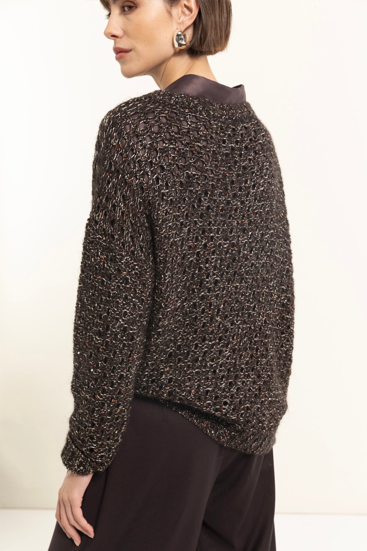 Dark brown sweater with maxi net stitch and cable