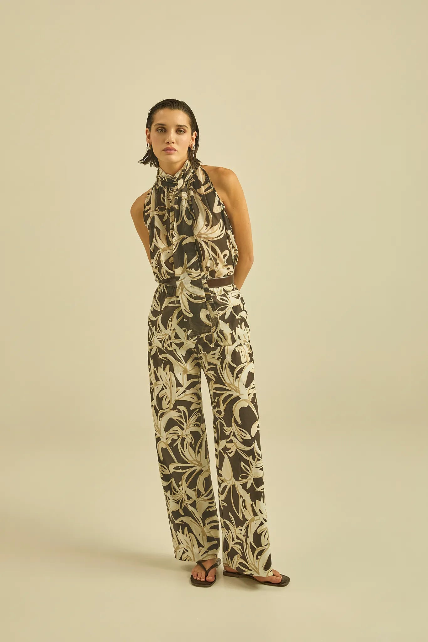 Sleeveless top in pure cotton with scarf collar