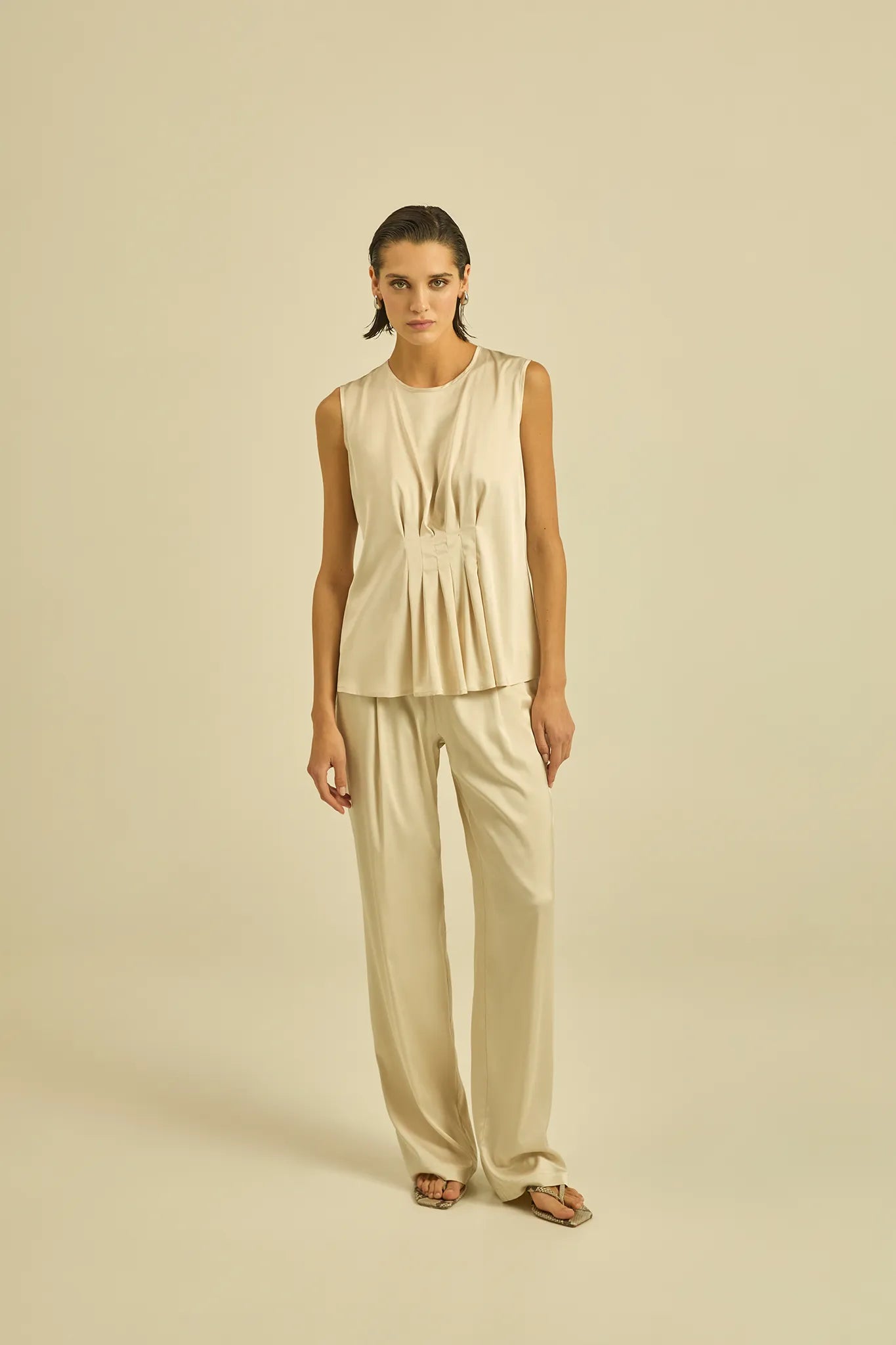 Flowing trousers in viscose blend