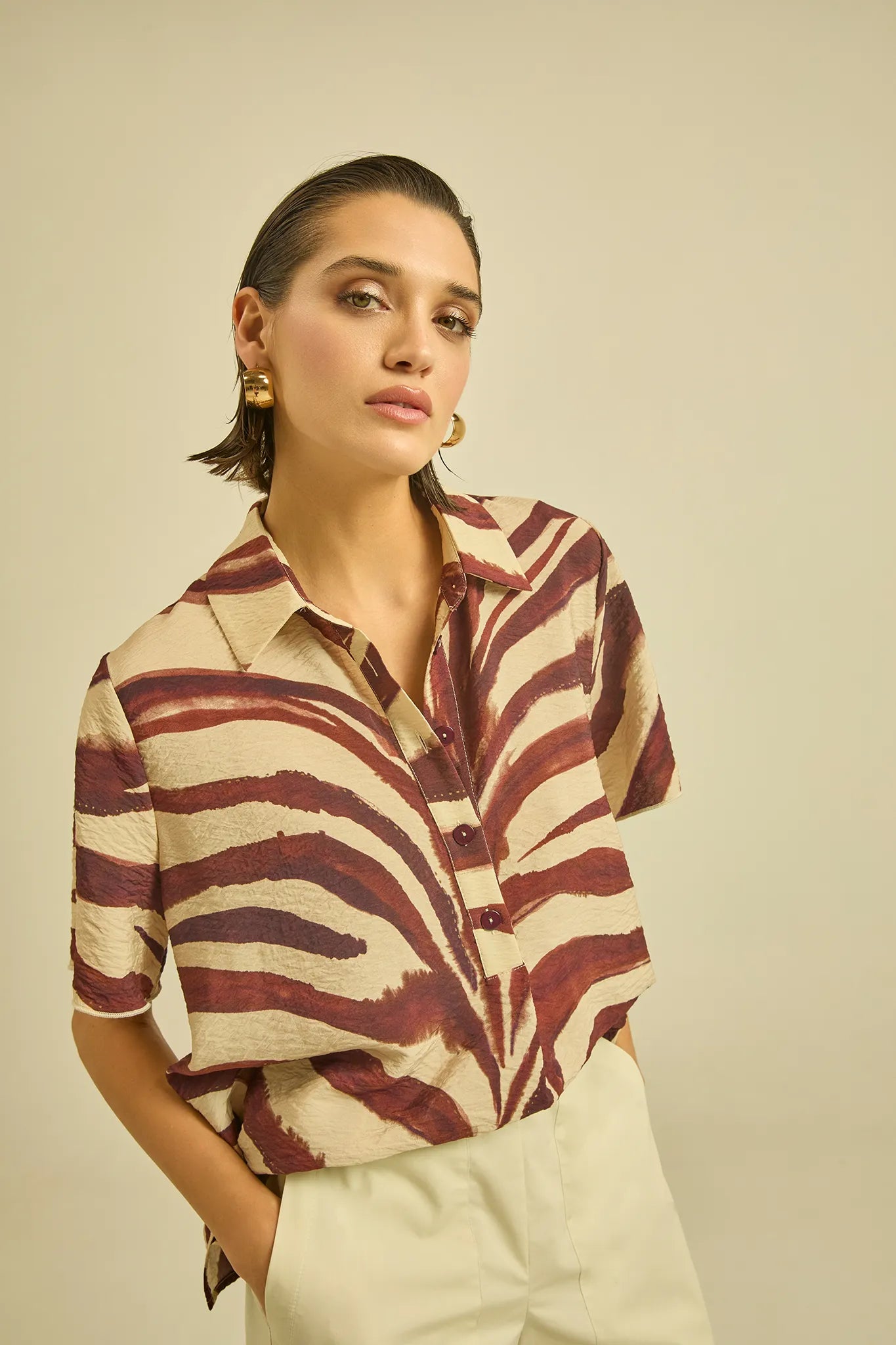 Blusa stile polo a maniche corte con stampa zebrata