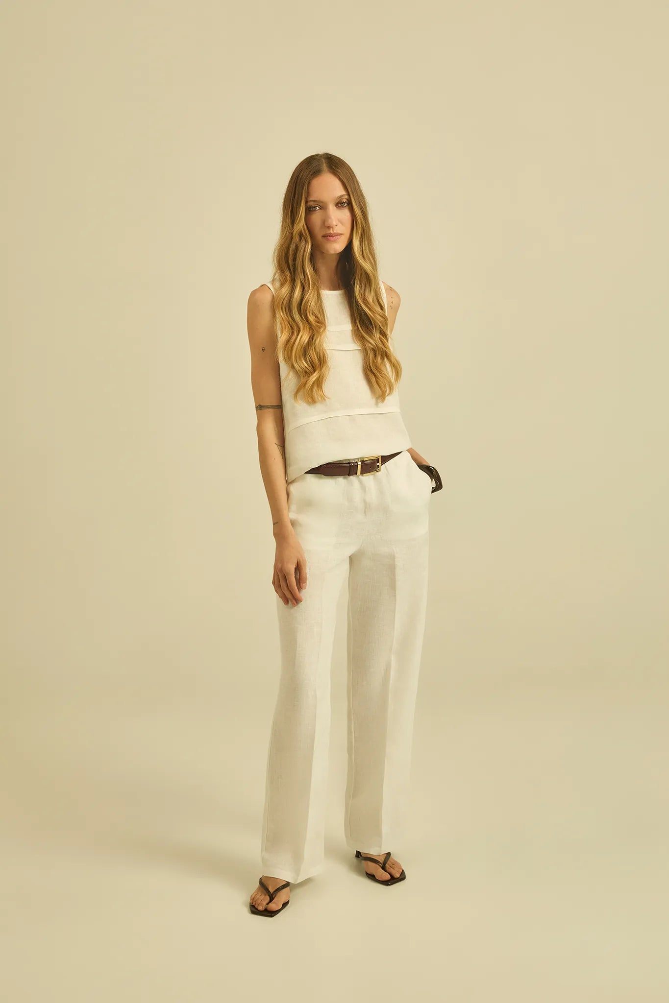 Straight trousers in pure linen
