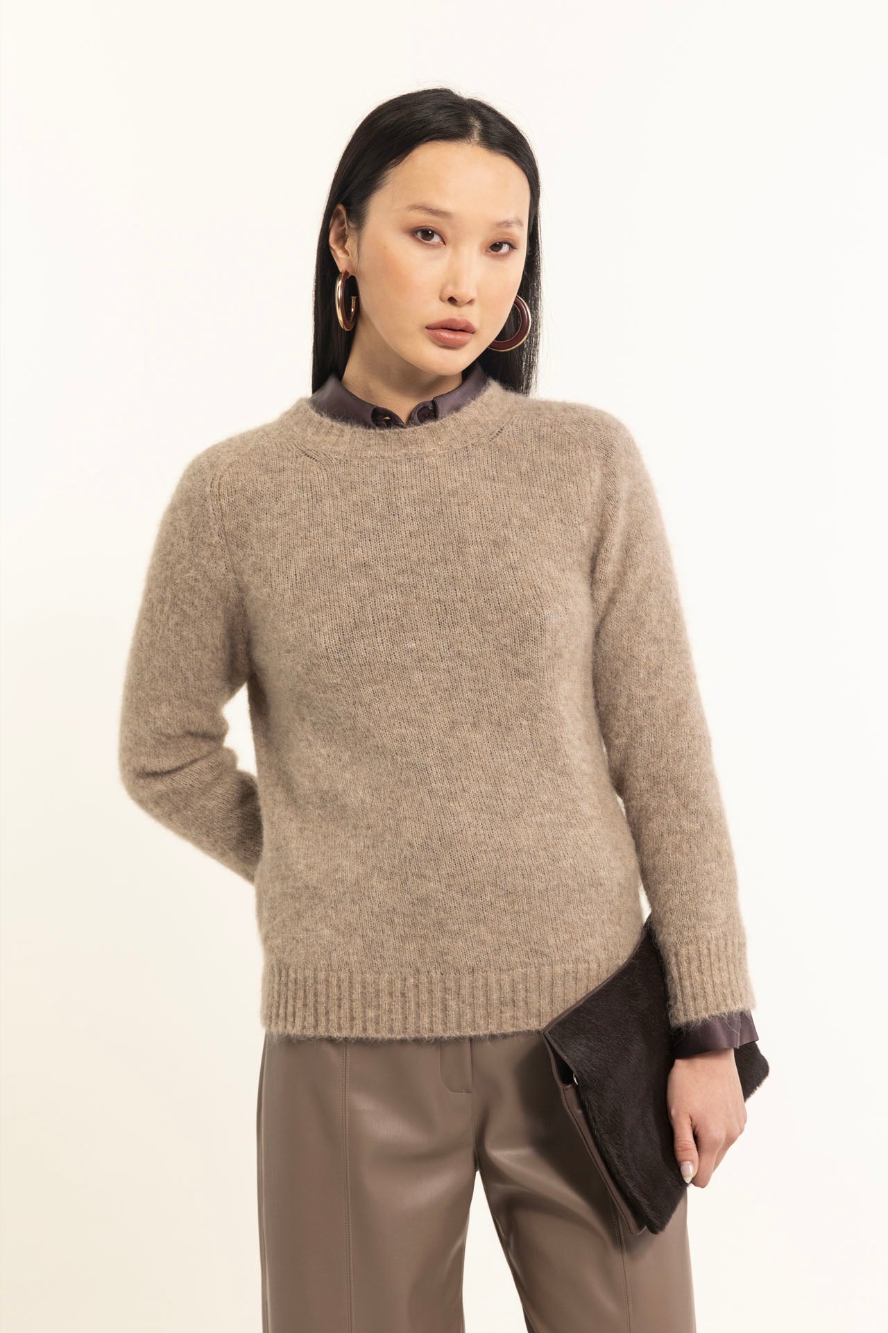 Beige alpaca crew neck sweater with saddle shoulder