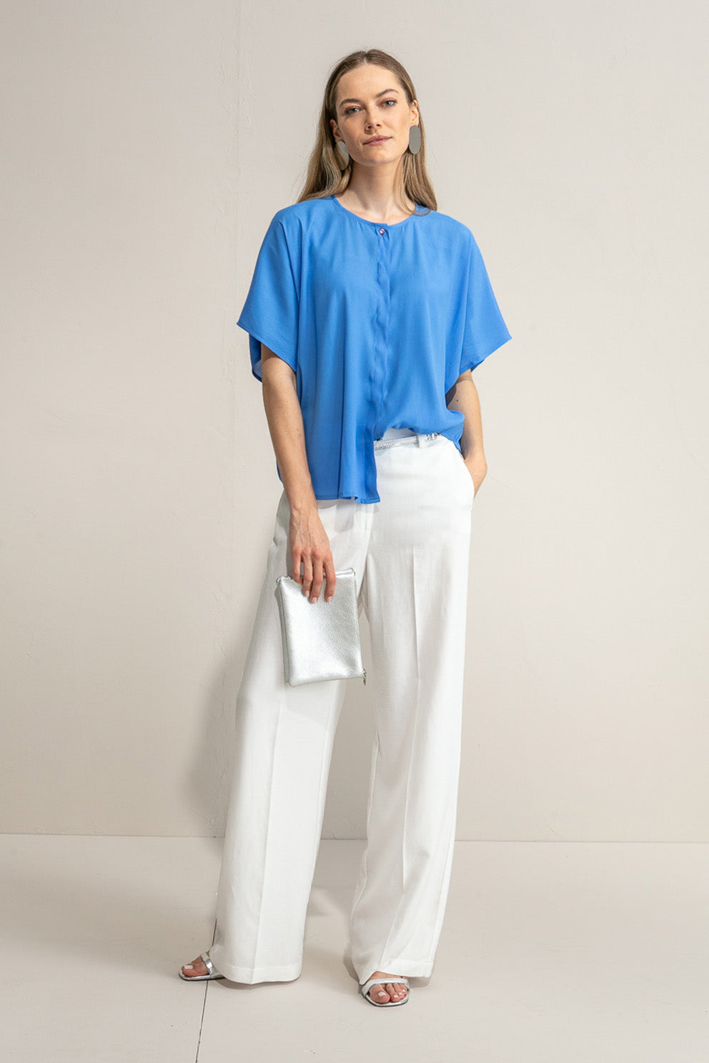 Pantaloni ampi con piega davanti