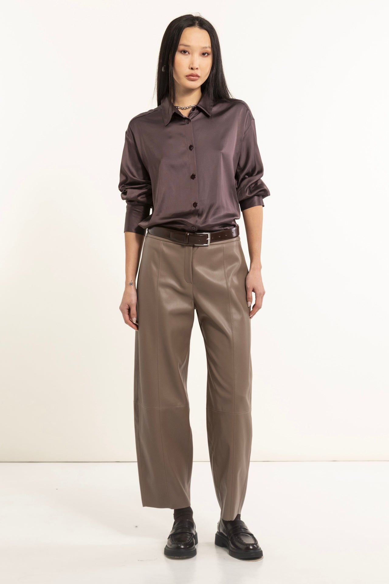 Beige faux leather barrel trousers with stitching