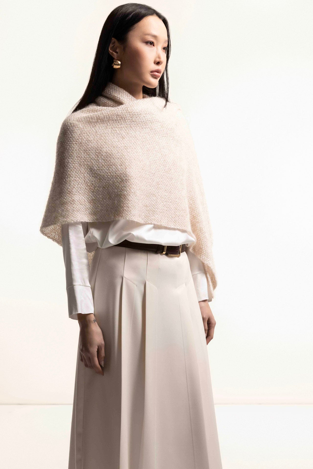 Wide scarf in mélange beige knit