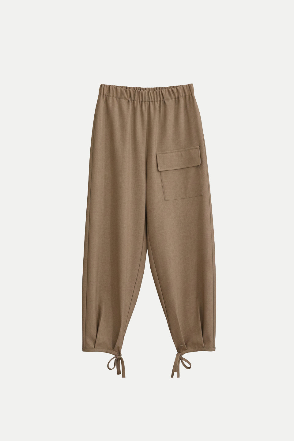 Pantalone cargo con lacci al fondo