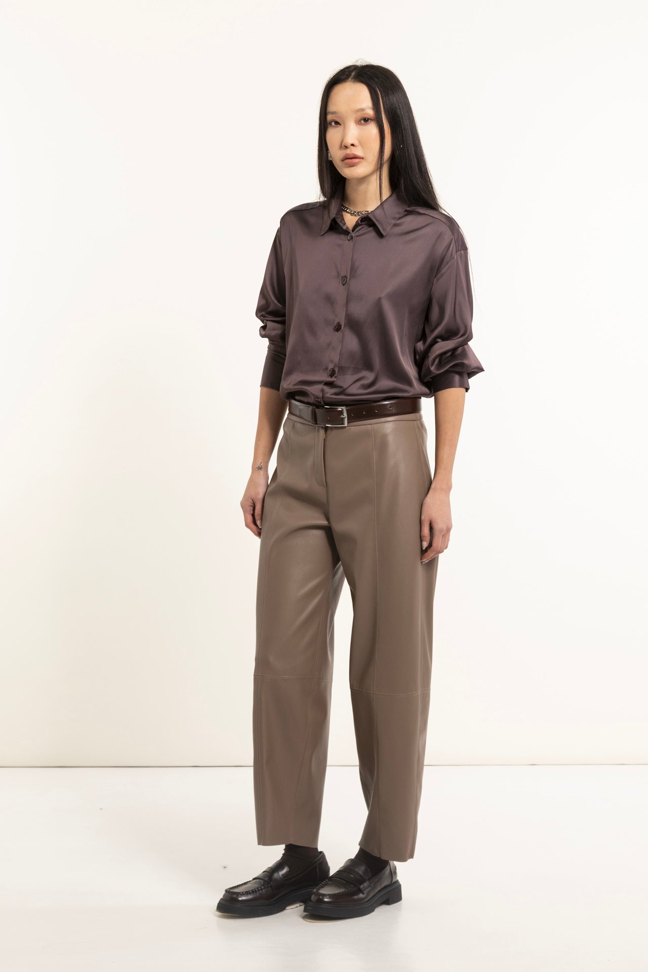 Beige faux leather barrel trousers with stitching