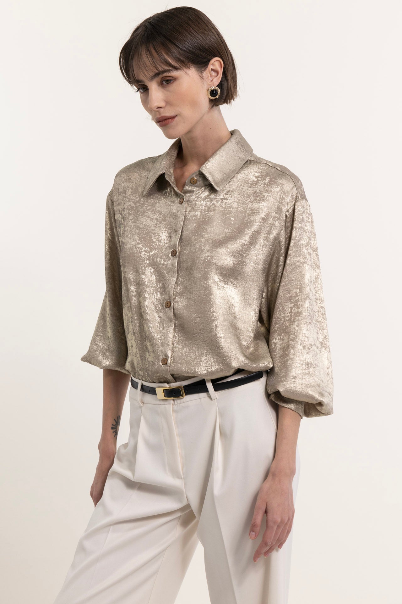 Shiny gold shirt with wide sleeves