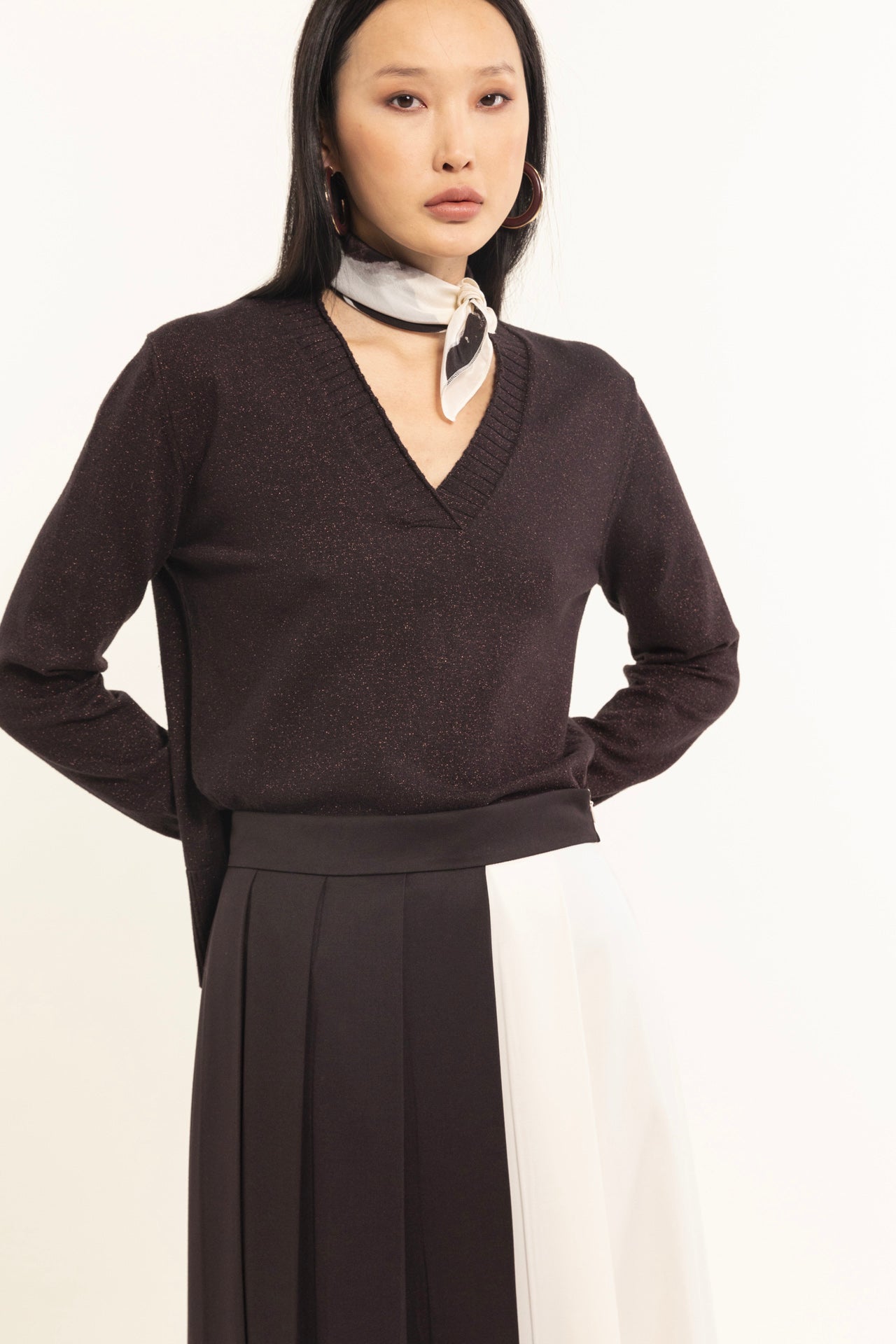 Gonna midi a pieghe color block in tessuto fluido