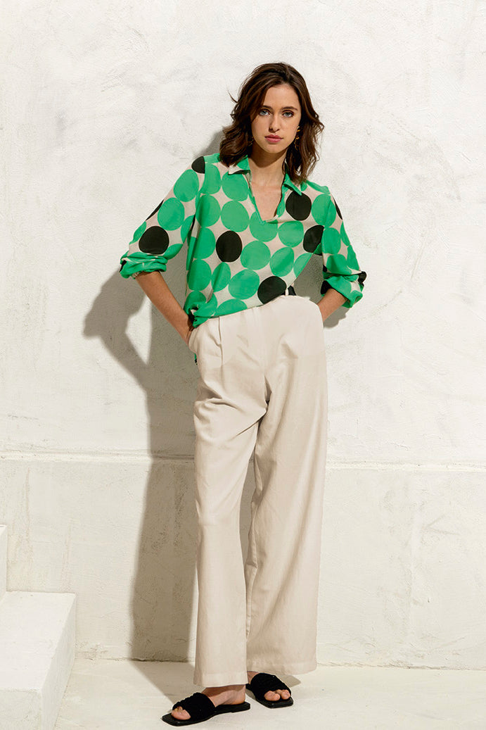 Wide trousers with pleats