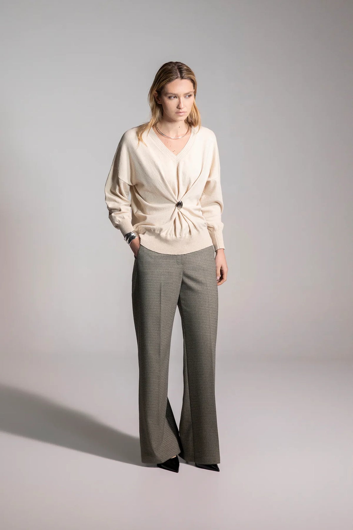 Wide-leg trousers with micro-pattern