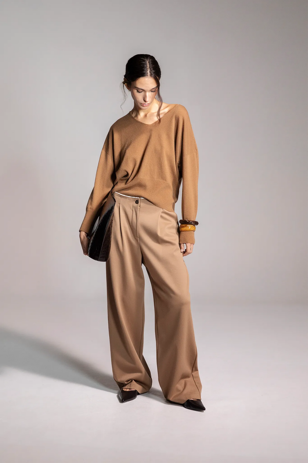 Pantalone ampio con tasche alla francese